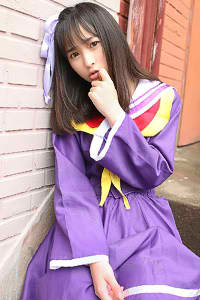 女性去掉所有服装的样子